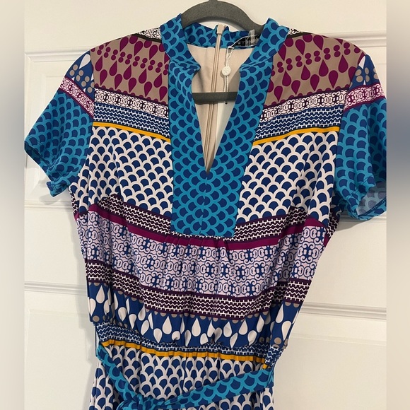 TRINA TURK Multi-color Short Sleeve Jumpsuit w/Tie Size XS NWT - Picture 2 of 6